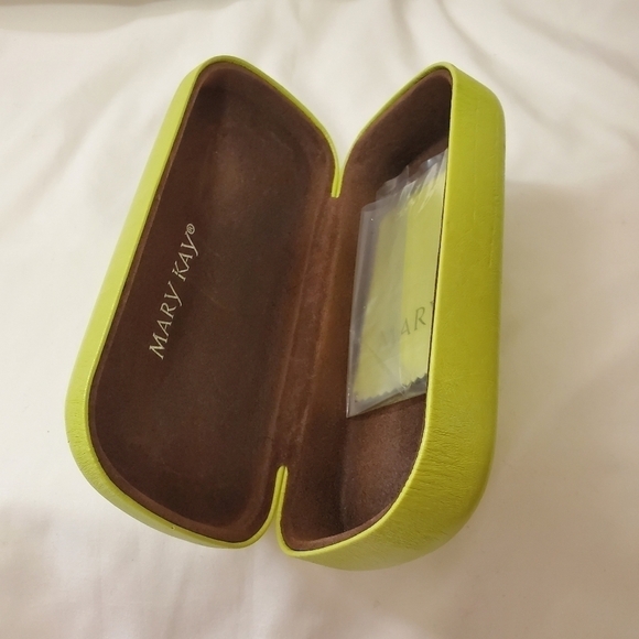 Sunglasses hard protective case container - Picture 4 of 6